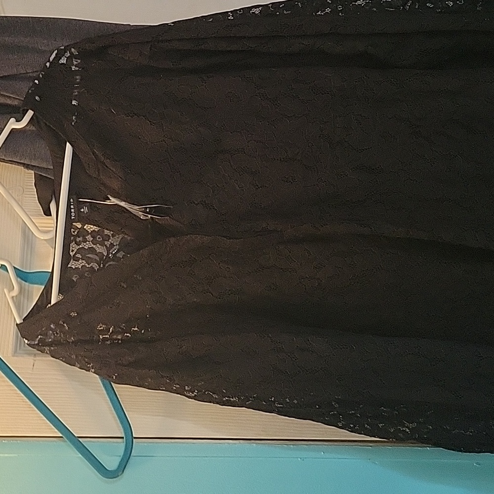 Very pretty,lacey blouse nwt